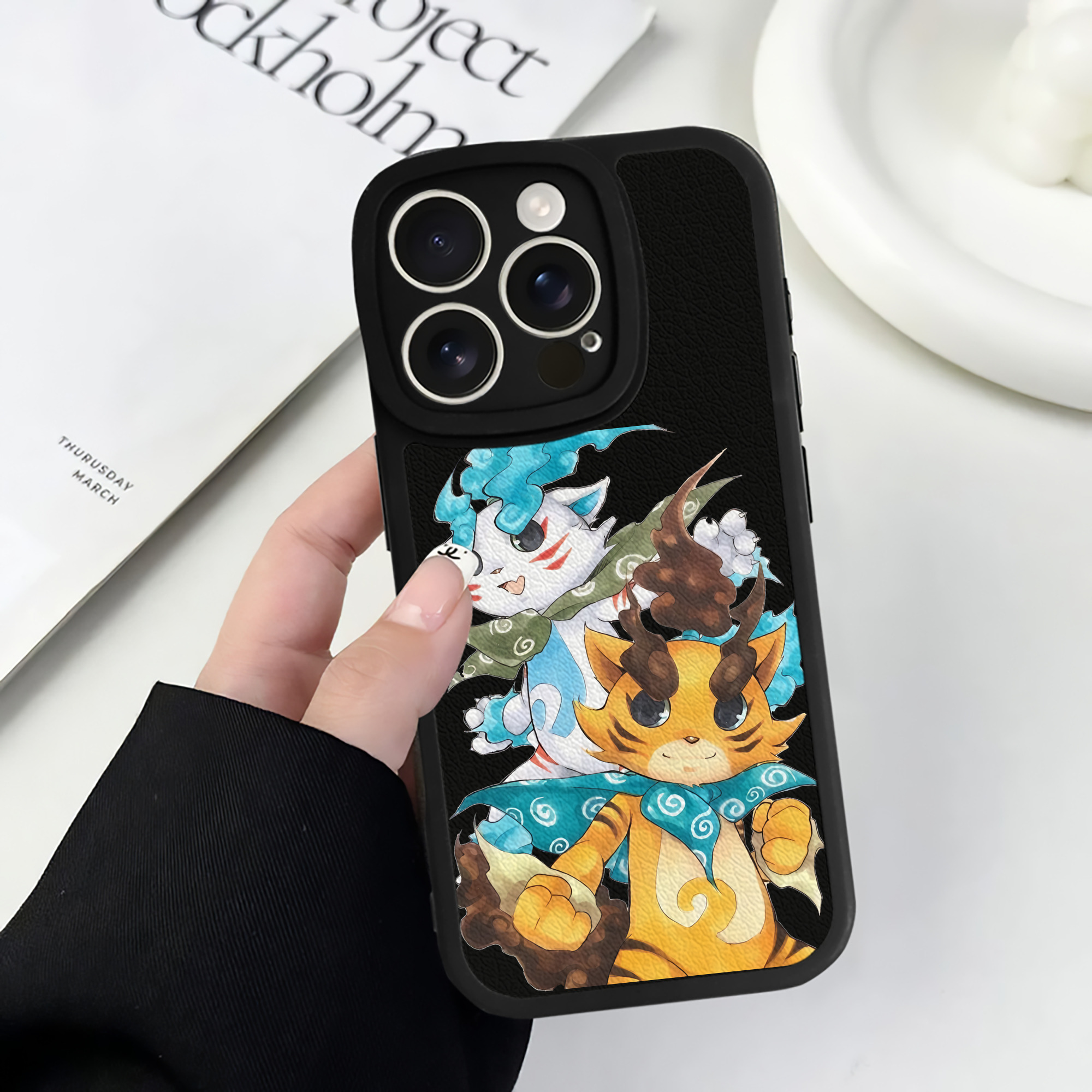 （画像用） 妖怪ウォッチ Yo-kai Watch 【iPhone 16シリーズ対応】シリコンスマホケース（レザー調） 材質：シリコン